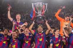 Barca vô địch La Liga: Đứng trên đống đổ nát Real Madrid