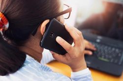Làn sóng tịch thu điện thoại nhân viên trong giờ làm việc