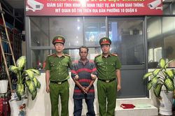 Dùng ghế nhựa tấn công CSGT để giúp anh trai trốn đo nồng độ cồn