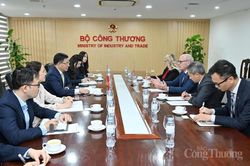 Bộ trưởng Lê Mạnh Hùng tiếp xã giao Đại sứ Canada tại Việt Nam