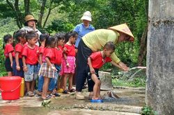 'Khát' nước sạch ở vùng cao Quảng Trị: Bao giờ hết lo?