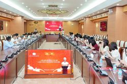 N&acirc;ng cao năng lực thực tiễn v&agrave; nghiệp vụ c&ocirc;ng t&aacute;c Đảng cho c&aacute;n bộ cấp ủy