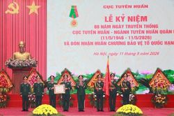 Cục Tuy&ecirc;n huấn đ&oacute;n nhận Hu&acirc;n chương Bảo vệ Tổ quốc hạng Nhất