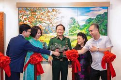 Nhà giáo - Họa sĩ Nguyễn Thị Thúy Hường kể chuyện quê hương, đất nước bằng hội họa