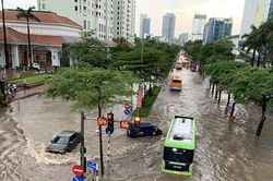 Hà Nội ứng phó với úng ngập mùa mưa bão