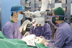 Vi phẫu cứu bàn tay gần đứt rời do tai nạn nổ bình khí nén