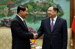 Phó Thủ tướng Thường trực Chính phủ Phạm Gia Túc tiếp Bí thư Thành ủy, Chủ tịch Hội đồng Nhân Dân Thủ đô Vientiane, Lào