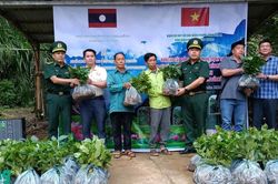 Mô hình 'Chia sẻ yêu thương, biên cương gắn kết' thắm tình hữu nghị Việt - Lào