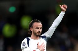Kết quả b&oacute;ng đ&aacute; h&ocirc;m nay 12/5: Tottenham ở gần v&eacute; xuống hạng