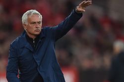 Thảm họa Mourinho khiến Benfica nguy cơ mất vé Champions League