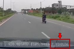 Cục CSGT đăng clip 'giật mình' với nam sinh phóng xe điện gần 90km/h
