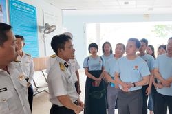 Bộ Y tế sẽ tham mưu hoàn thiện chính sách đãi ngộ y bác sĩ công tác ở hải đảo
