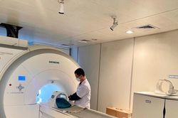 Hà Nội: 21 cơ sở y tế có máy chụp CT, MRI kỹ thuật cao phục vụ người dân