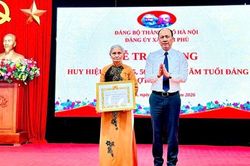 Xã Nam Phù trang trọng trao Huy hiệu Đảng, lan tỏa niềm tin cách mạng