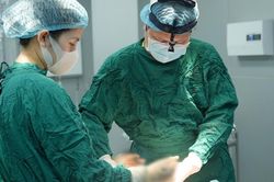 Vị bác sĩ 'lột da vá sẹo', lấy lại diện mạo cho những bệnh nhân bỏng