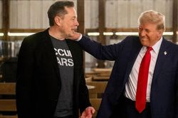 Tỷ phú giầu nhất thế giới tháp tùng Tổng thống Trump sang Trung Quốc