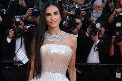 Dàn mỹ nhân lộng lẫy đến choáng ngợp ở thảm đỏ Cannes