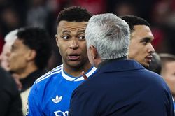Real Madrid: Mbappe méo mó và bài toán cho Mourinho