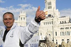 Mourinho đạt thỏa thuận dẫn dắt Real Madrid, 8 sao 'bật bãi'