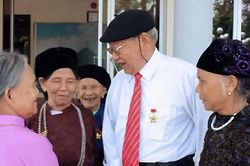 'Cây sa mộc' Sùng Đại Dùng trên cao nguyên đá: 'Tôi nói là tôi làm được'