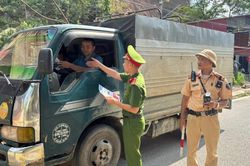 L&agrave;o Cai tăng cường bảo đảm trật tự, an to&agrave;n giao th&ocirc;ng đường bộ v&agrave; đường sắt