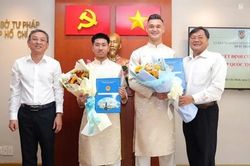 Hai cầu thủ Việt kiều Khoa Ngô và Lê Giang Patrik nhận quốc tịch Việt Nam