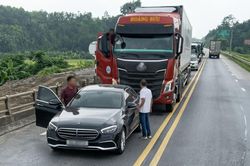 Tài xế Mercedes khai lý do chặn đầu cả dòng xe trên cao tốc Nội Bài - Lào Cai