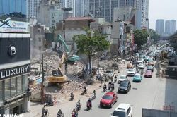 Cận cảnh loạt công trình mặt đường Nguyễn Trãi được tháo dỡ làm đường Vành đai 2,5