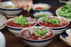 31 người nghi ngộ độc thực phẩm do ăn tiết canh vịt