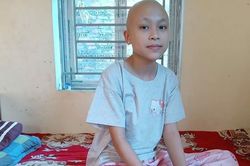 Cô bé Phú Thọ mắc ung thư hiếm gặp, mẹ nghèo bất lực vì cạn sạch tiền chữa bệnh
