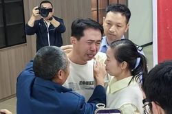 Vợ mất, con trai 4 tuổi bị bắt cóc: 35 năm sau người cha òa khóc khi gặp lại con