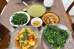 Nguyên tắc ăn rau trước, cơm sau cho người có mỡ máu cao