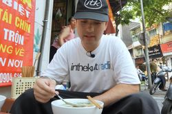 Khách Mỹ thử 6 món phở trong 1 ngày ở Hà Nội, phát hiện điều bất ngờ
