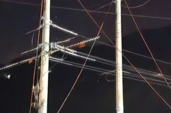Bé trai 11 tuổi tử vong trên cột điện cao áp