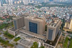 Thủ tướng yêu cầu hạn chế xây trụ sở mới, xử lý nhà đất dôi dư trước 25/5