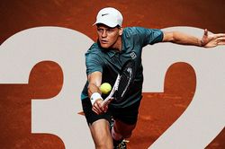 Sinner 'độc cô cầu bại', vượt Djokovic lập kỷ lục Masters 1000