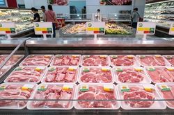 Giá lợn hơi hôm nay 14/5: Miền Bắc tăng tốc, miền Trung đi ngang