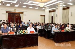 Tuyên truyền thực hiện nếp sống văn minh trong việc cưới, việc tang và lễ hội; nhận diện hiện tượng tín ngưỡng, tôn giáo mới