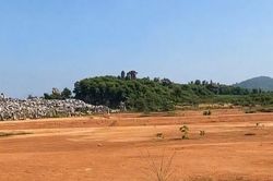 Người dân mệt mỏi khi bãi rác quá tải, nhà máy xử lý rác 'đắp chiếu' vì không có điện