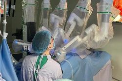 Nam bệnh nhân phát hiện ung thư tuyến tiền liệt từ triệu chứng tiểu khó, tiểu buốt