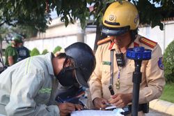 CSGT TP.HCM ra quân cao điểm 45 ngày đêm bảo đảm trật tự an toàn giao thông