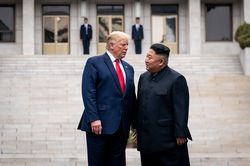 Ông Trump: Vẫn duy trì liên lạc và quan hệ 'rất tốt đẹp' với ông Kim Jong-un