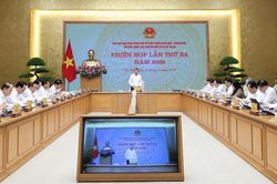 Phát triển đồng bộ hạ tầng số, chuyển đổi số toàn diện, tạo thuận lợi tối đa cho người dân, doanh nghiệp