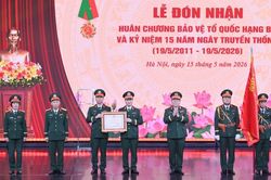 [Ảnh] Trung t&acirc;m Ph&aacute;t thanh-Truyền h&igrave;nh Qu&acirc;n đội đ&oacute;n nhận Hu&acirc;n chương Bảo vệ Tổ quốc hạng Ba