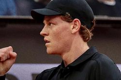 Sinner vào bán kết Rome Masters, phá kỷ lục 'khó đọ' của Djokovic