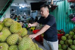Sầu riêng giá rẻ 'đổ bộ' TPHCM, cửa hàng bán cả tấn mỗi ngày