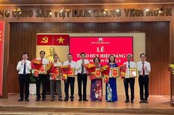 TPHCM: 31 đảng viên xã Bình Hưng nhận Huy hiệu Đảng