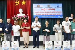 Nhiều hoạt động ý nghĩa trong chương trình 'Cảnh sát biển đồng hành với ngư dân'