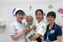 Bé trai 2 tuổi bị bạo hành đã xuất viện