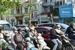 Lý do Hà Nội hỗ trợ 5 triệu đồng/cá nhân chuyển đổi xe máy xăng sang xe điện?